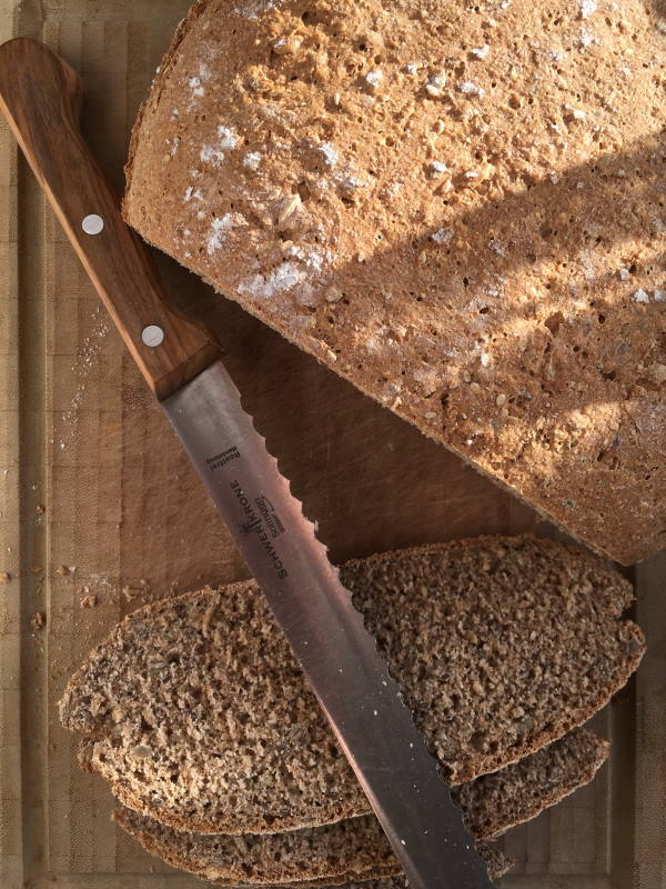 Aufgeschnittenes Brot Gebrüder Brot