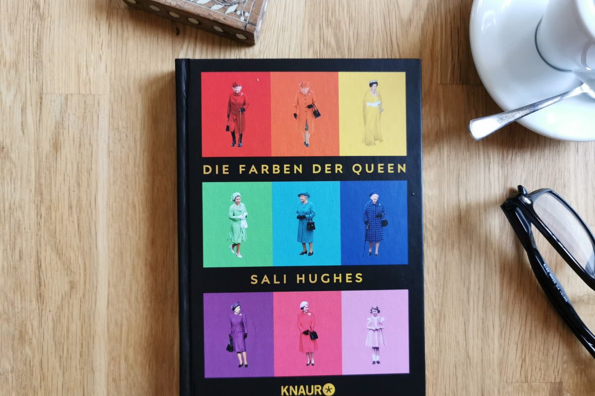 Die Farben der Queen, ein Buch von Sali Hughes