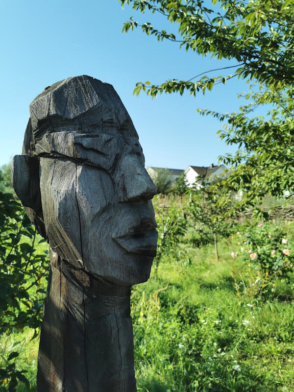 Holzskulptur im Genussgarten_Bingen