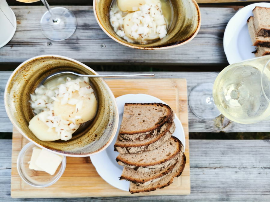 Handkäs im Lokal Zum Kappelchen in Wiesbaden Frauenstein