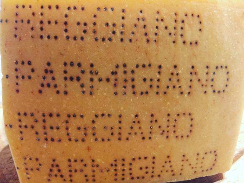 Parmigiano Reggiano am Stück