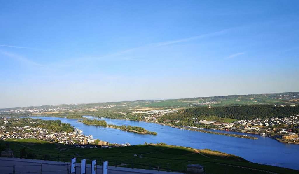 Rheinblick bei Rheingau Germania Niederwalddenkmal