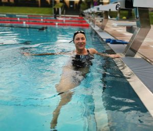 Bärbel Klein_deutsches Sportabzeichen, Training im Freibad Kleinfeldchen Wiesbaden