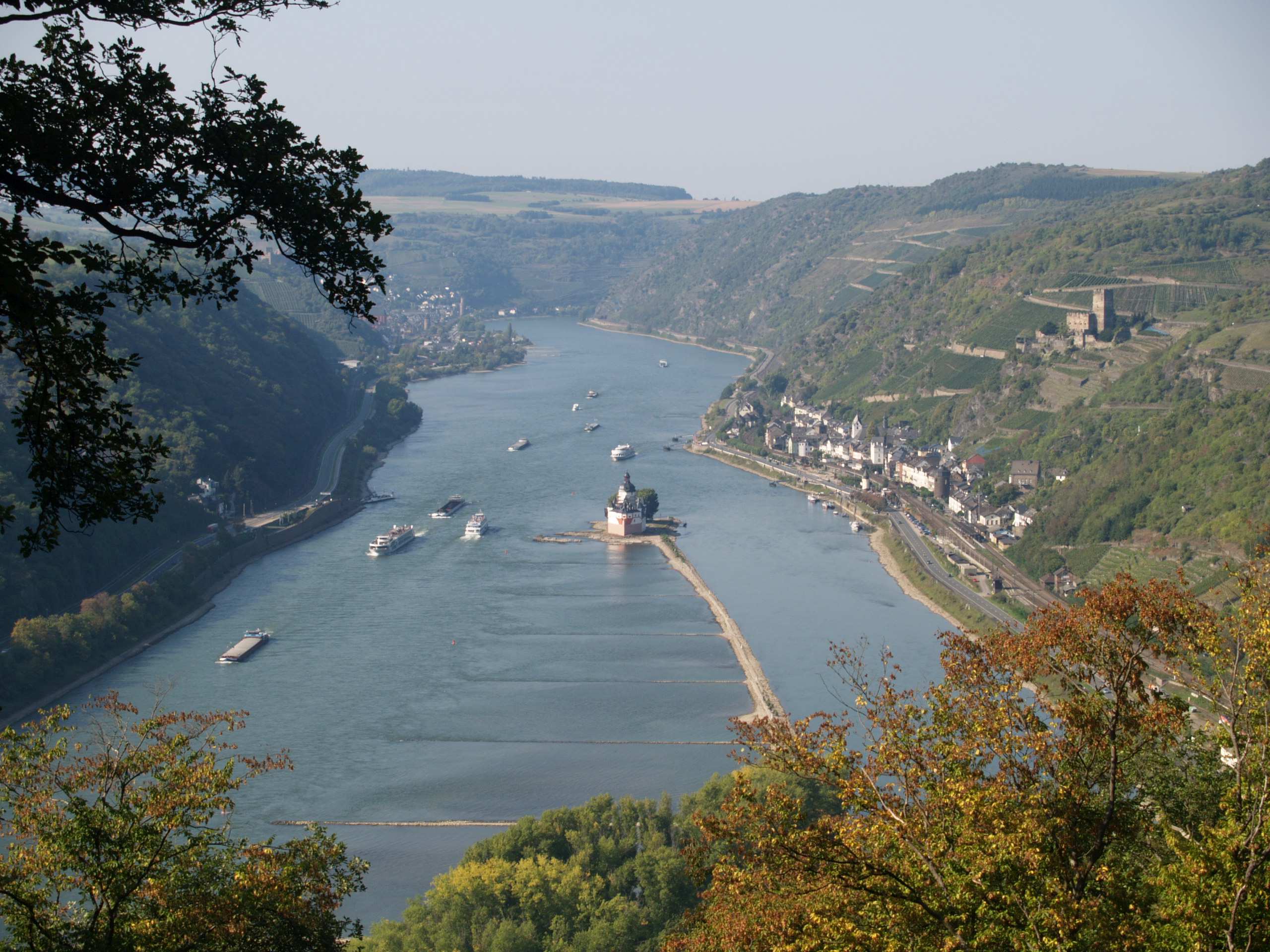 Blick ins Tal zur Burg Pfalzgrafenstein